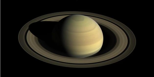卡西尼探测器观测的土星和土星环状结构
